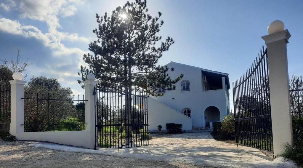 Kouros Apartments Litheres Exterior photo