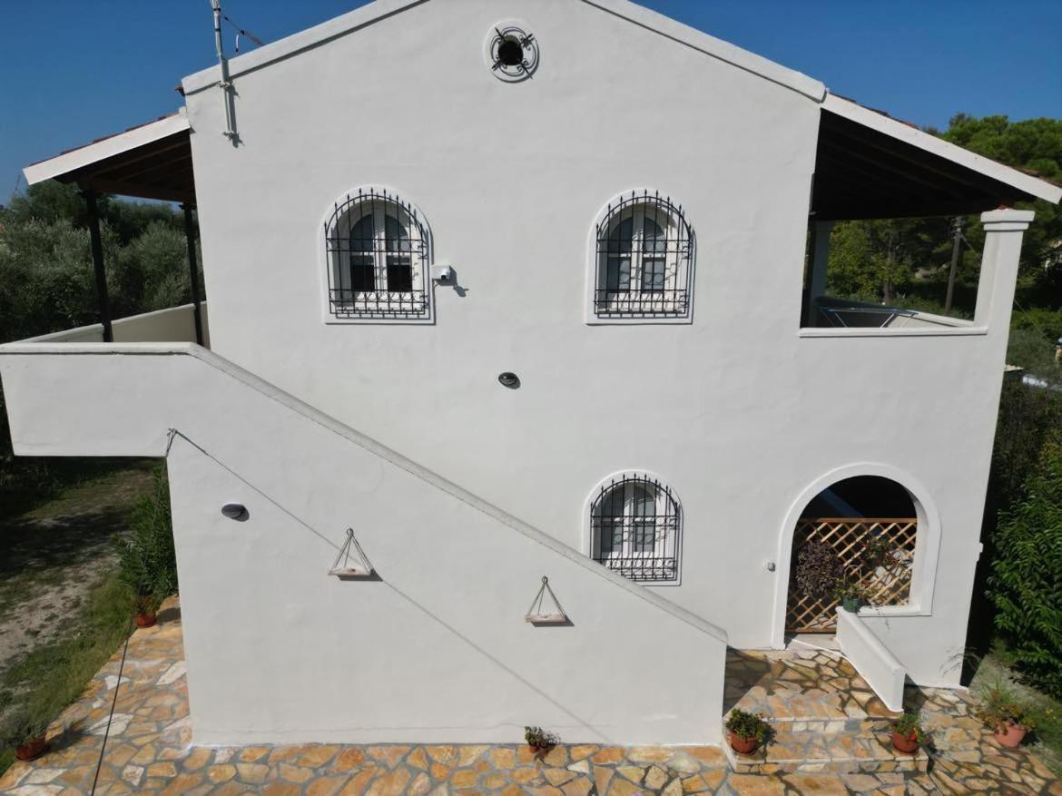 Kouros Apartments Litheres Exterior photo