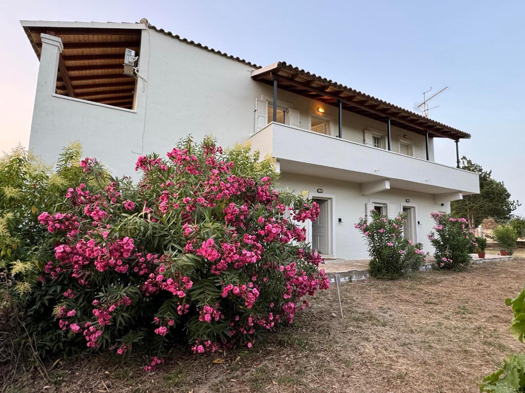 Kouros Apartments Litheres Exterior photo